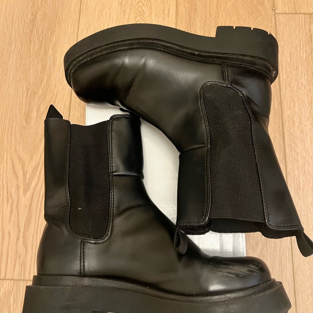 H&M Black Chunky Chelsea Combat Boots - Picture 2 of 5